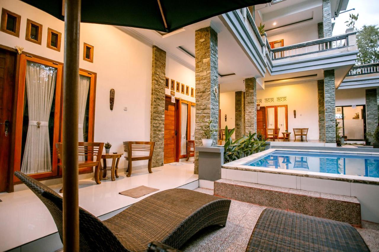 The Puncak Santhi Inn Batununggul Exterior foto